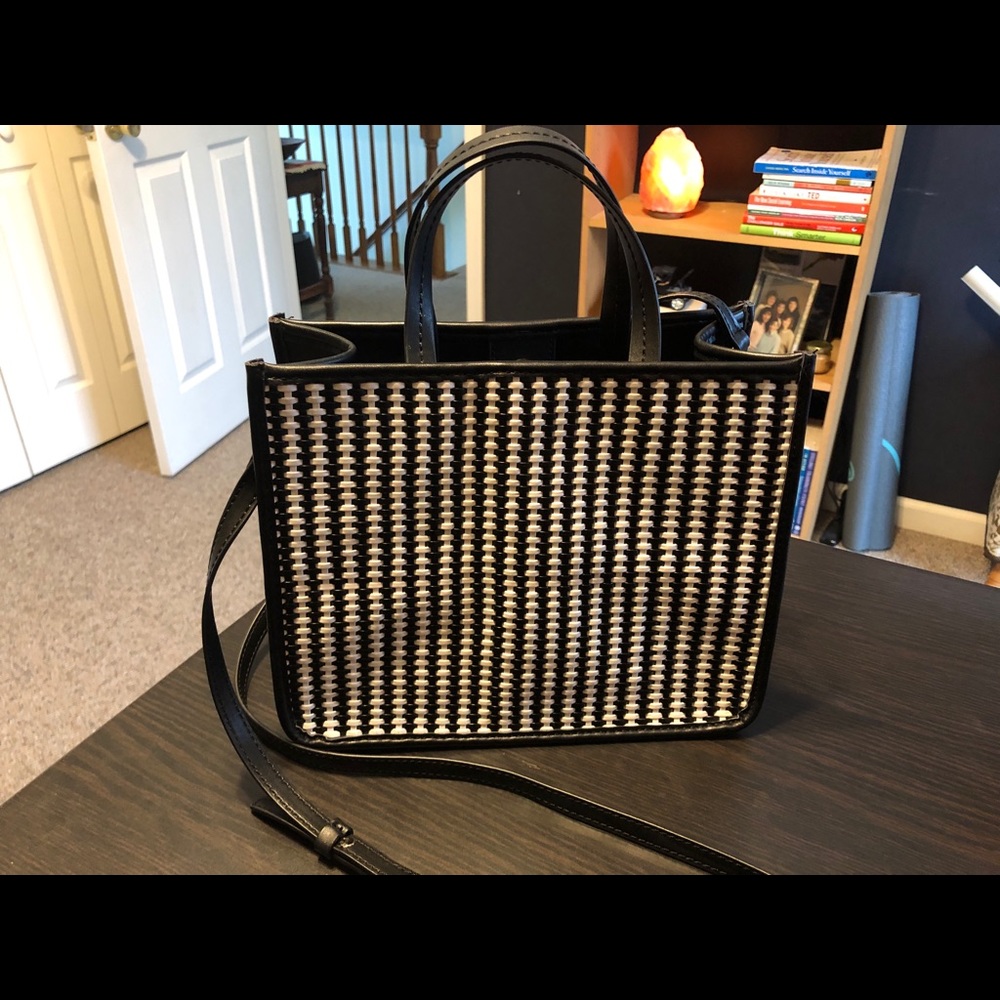 Like new leather Banana Republic cross body bag